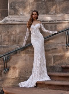 Rochie de mireasă sirenă Bellara 2026-16 din dantelă ivory, cu mâneci lungi și umeri descoperiți