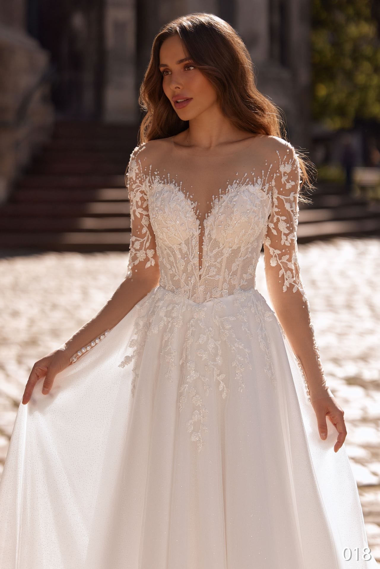 Rochie de mireasă A-line Bellara 2026-18 din tull ivory, cu decolteu iluzie și mâneci lungi