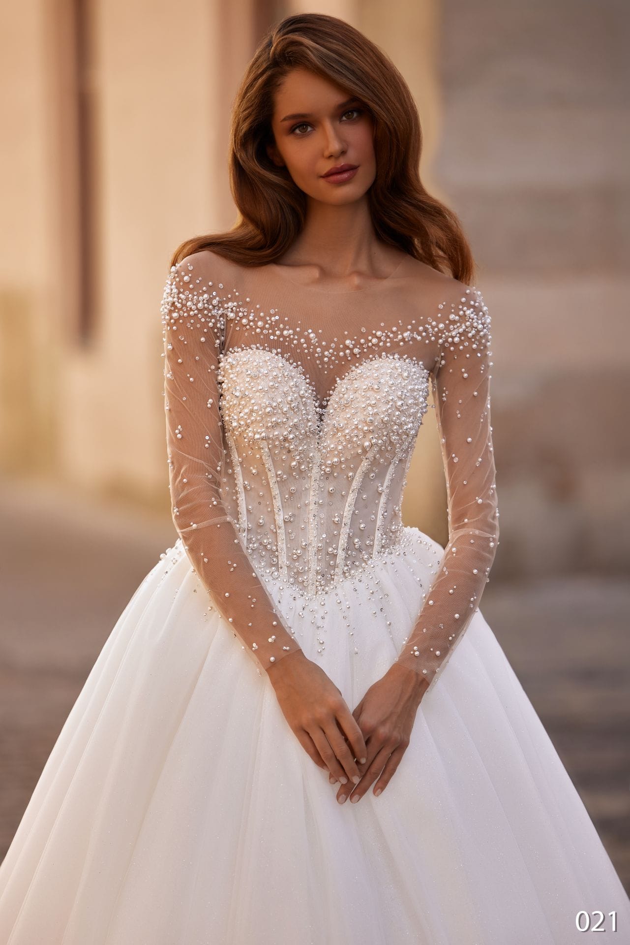 Rochie de mireasă princess Bellara 2026-21 din tull, cu corset perlat și mâneci lungi transparente