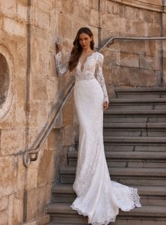 Rochie de mireasă sirenă Bellara 2026-28 din dantelă florală, cu mâneci lungi și decolteu în V