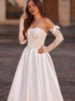 Rochie de mireasă princess Bellara 2026-33 din satin, cu corset din dantelă și mâneci lungi
