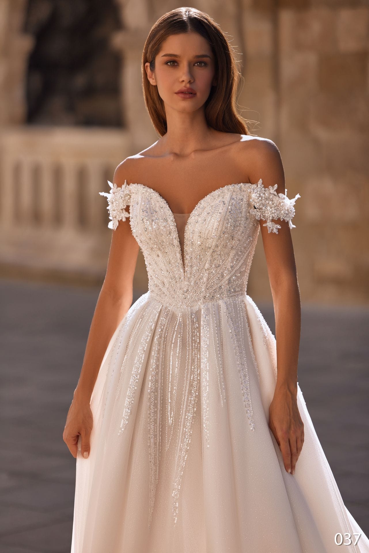 Rochie de mireasă A-line Bellara 2026-37 din tull, cu corset perlat și bretele pe umeri