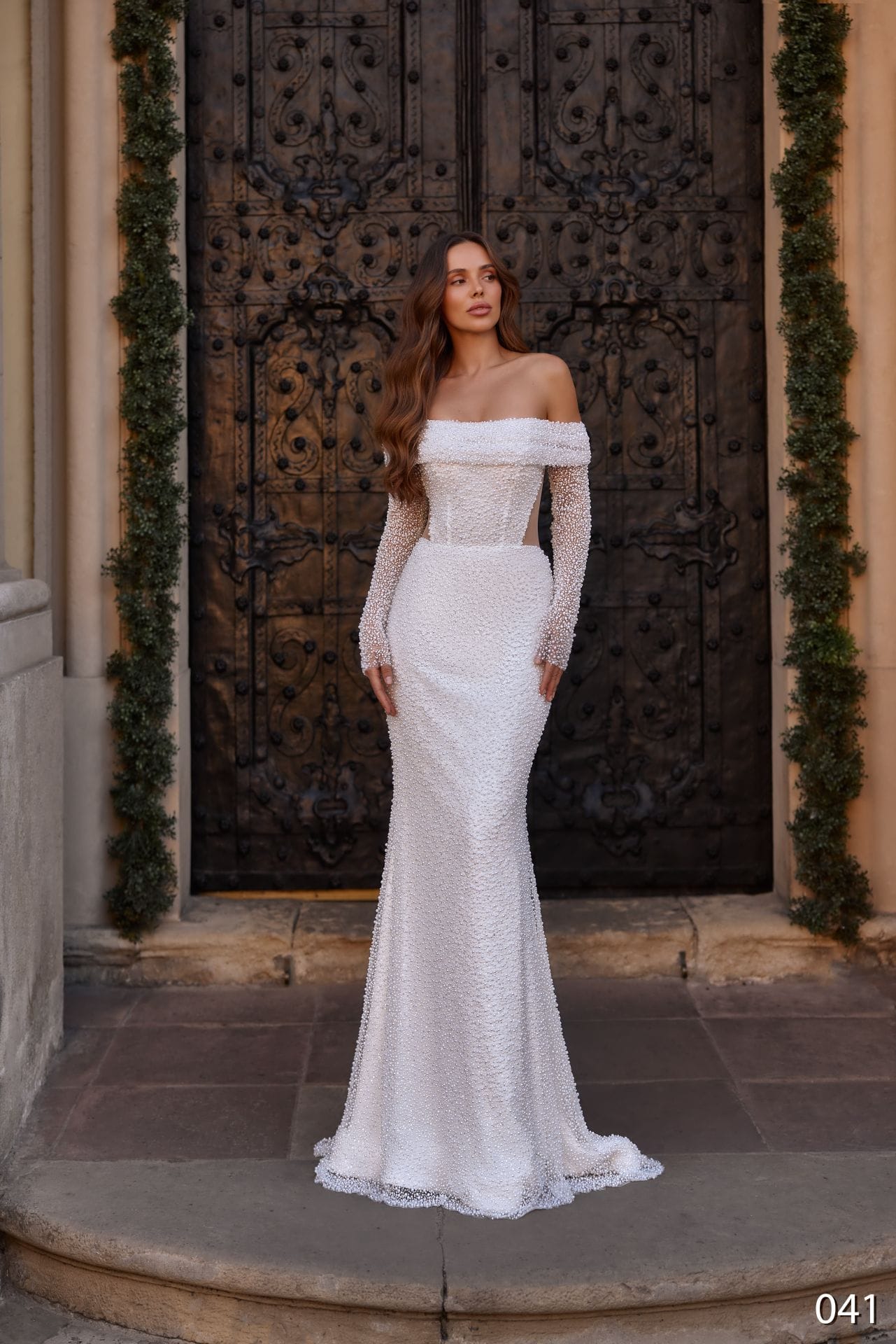 Rochie de mireasă sirenă Bellara 2026-41 brodată cu perle, cu mâneci lungi și bretele pe umeri