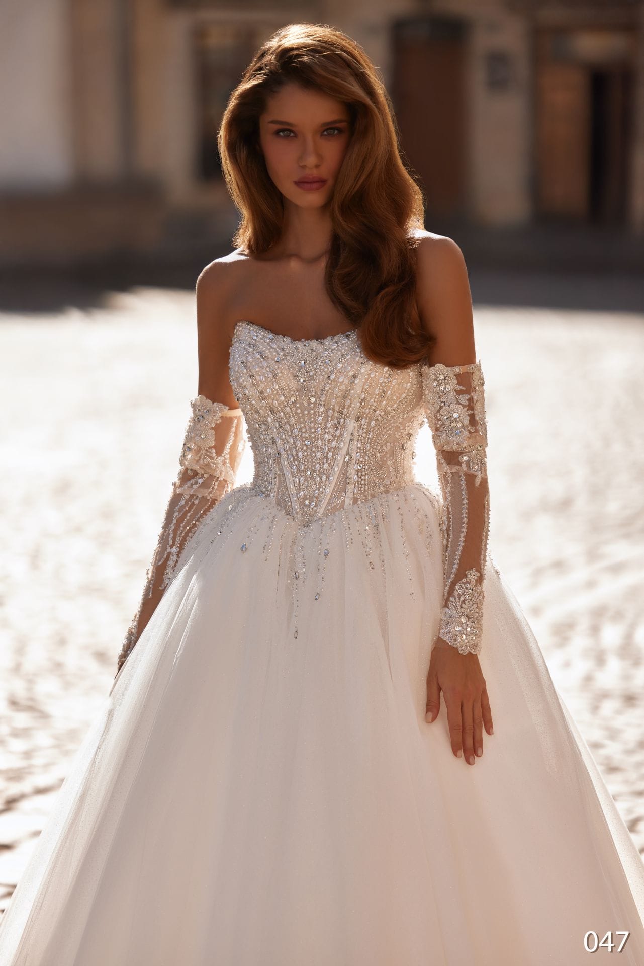 Rochie de mireasă princess Bellara 2026-47 din tull, cu corset perlat și mâneci detașabile