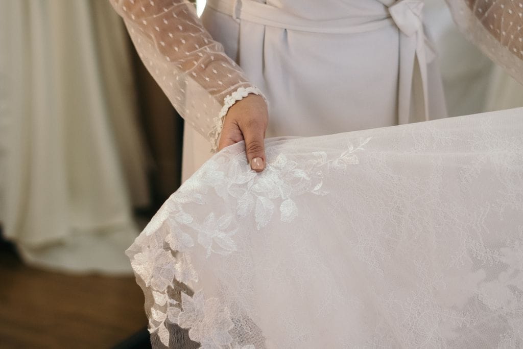 Rochie de mireasă cu mâneci lungi din dantelă transparentă