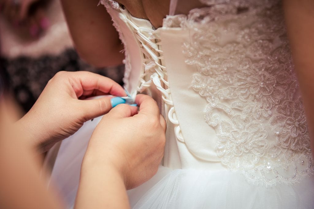 Rochie de mireasă cu corset modern structurat și confortabil